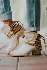 Stiefeletten mit Schnürung und klobigen Absätzen